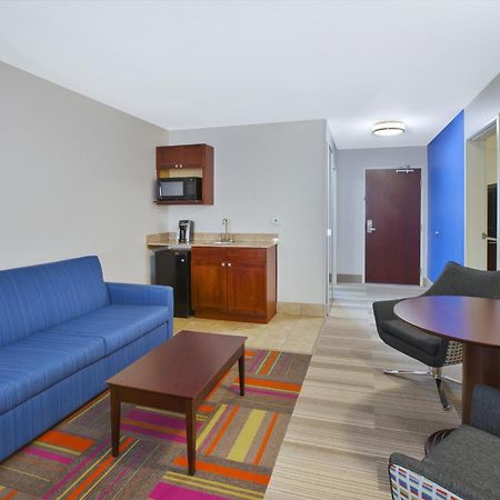 Holiday Inn Express Niles By Ihg Екстериор снимка