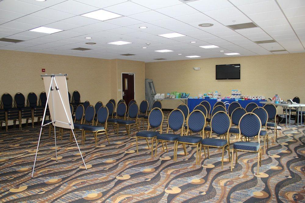 Holiday Inn Express Niles By Ihg Екстериор снимка