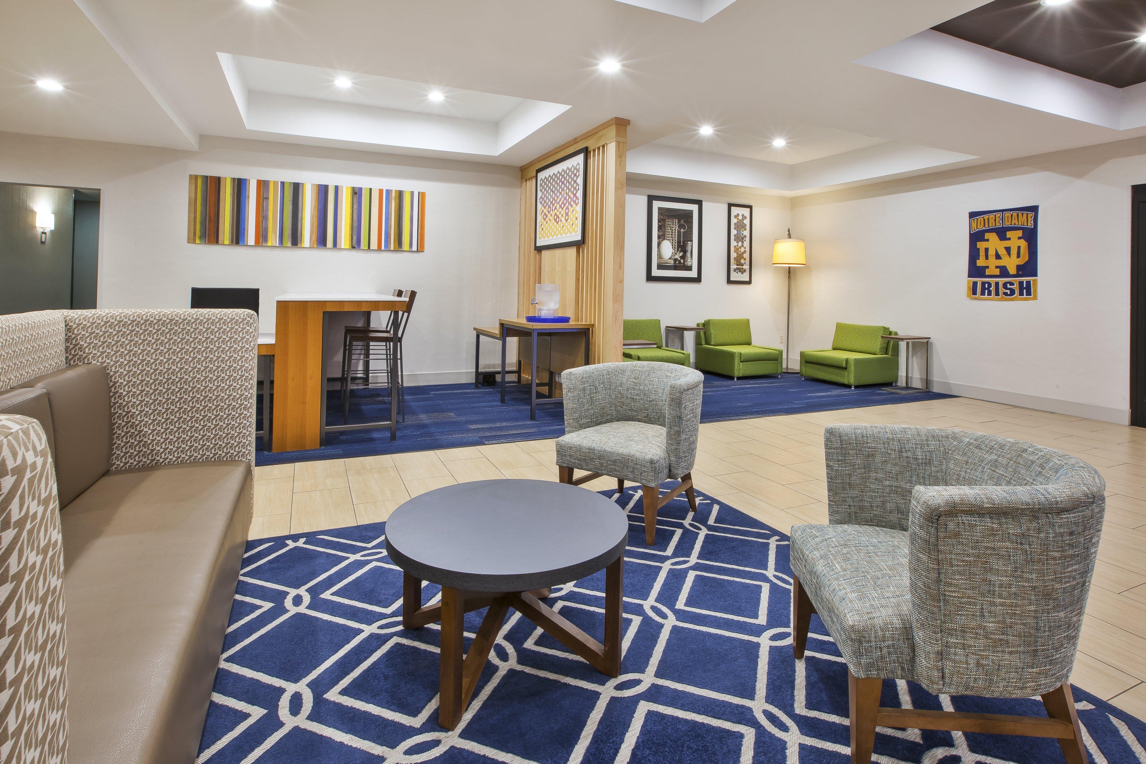 Holiday Inn Express Niles By Ihg Екстериор снимка