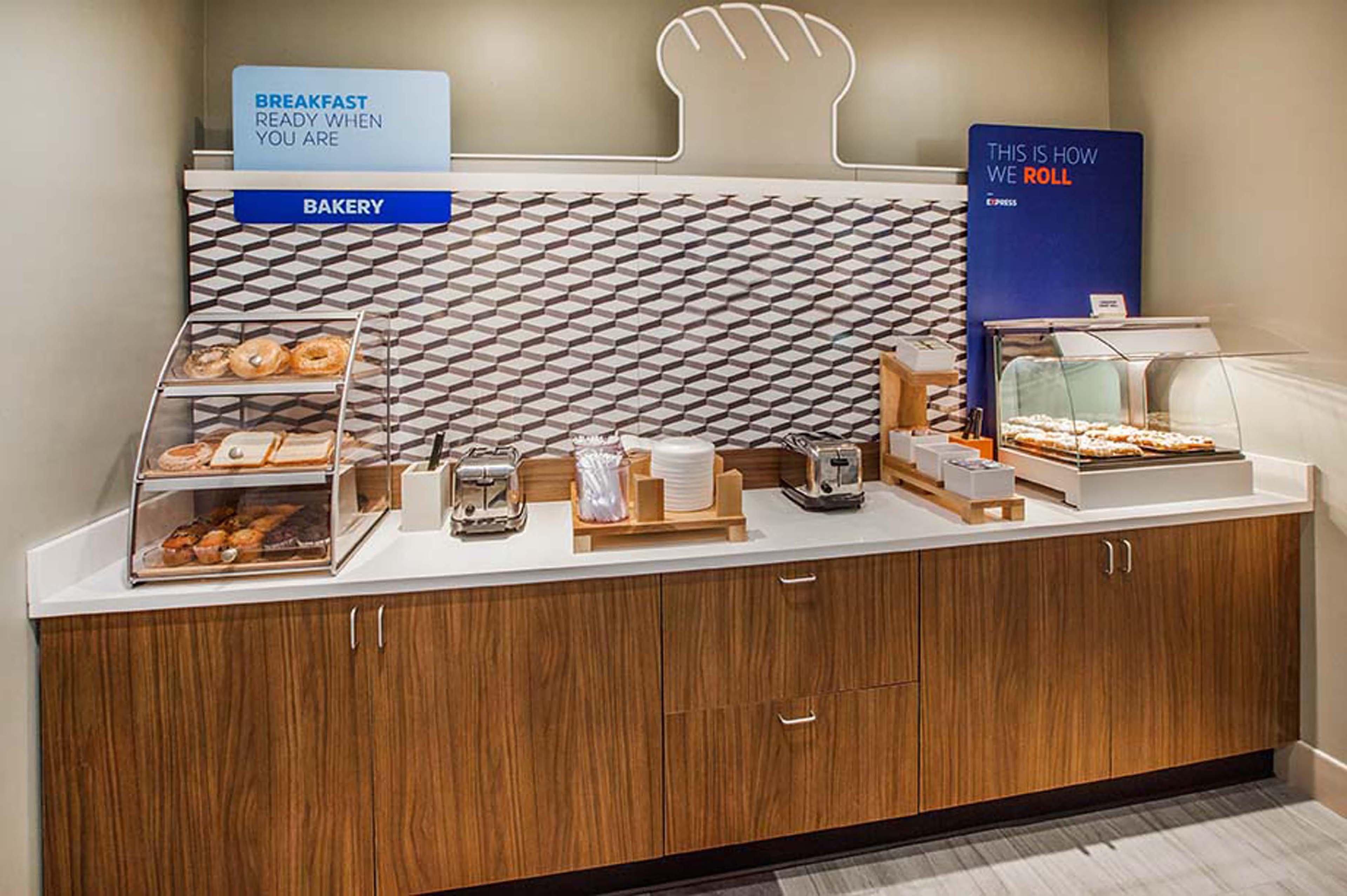 Holiday Inn Express Niles By Ihg Екстериор снимка