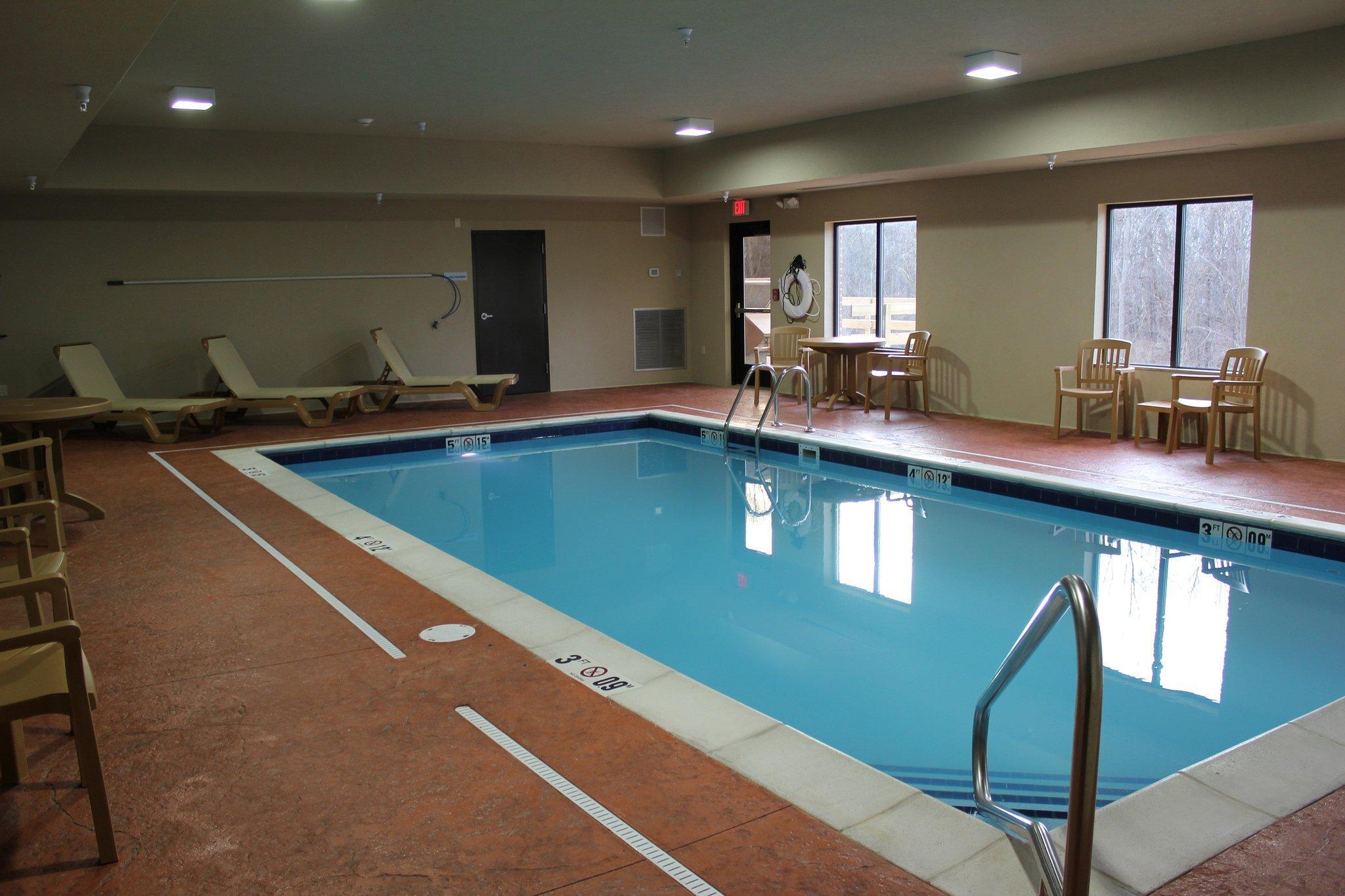 Holiday Inn Express Niles By Ihg Екстериор снимка