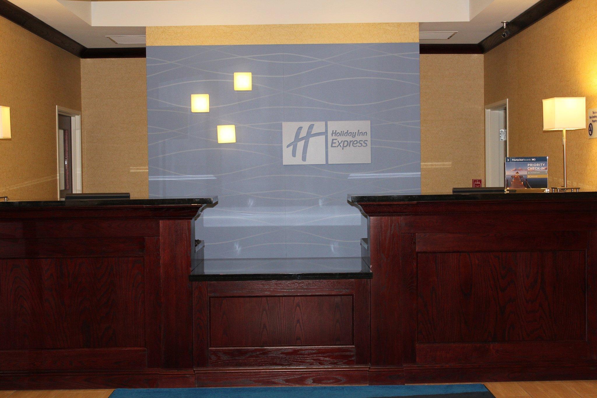 Holiday Inn Express Niles By Ihg Екстериор снимка