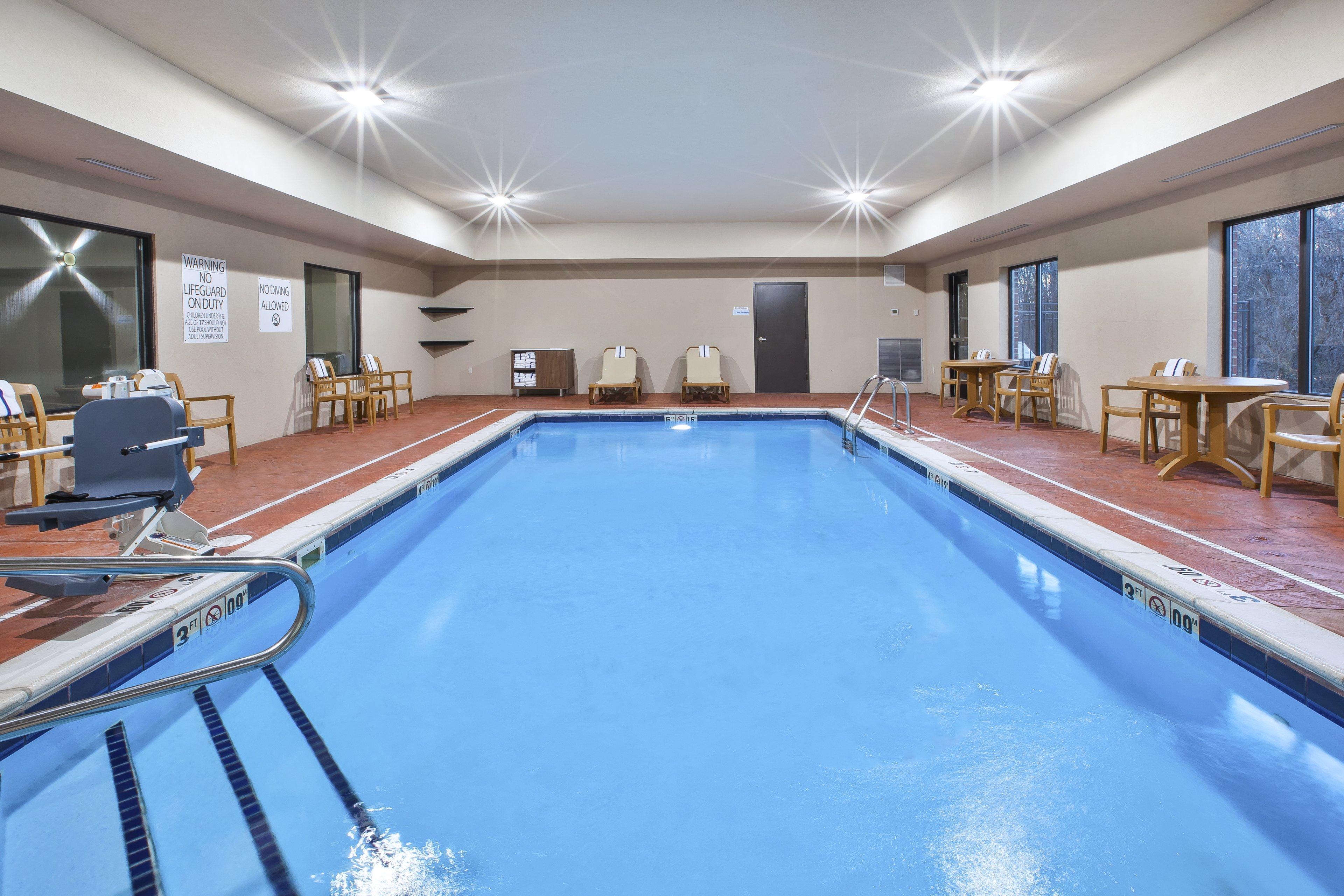 Holiday Inn Express Niles By Ihg Екстериор снимка