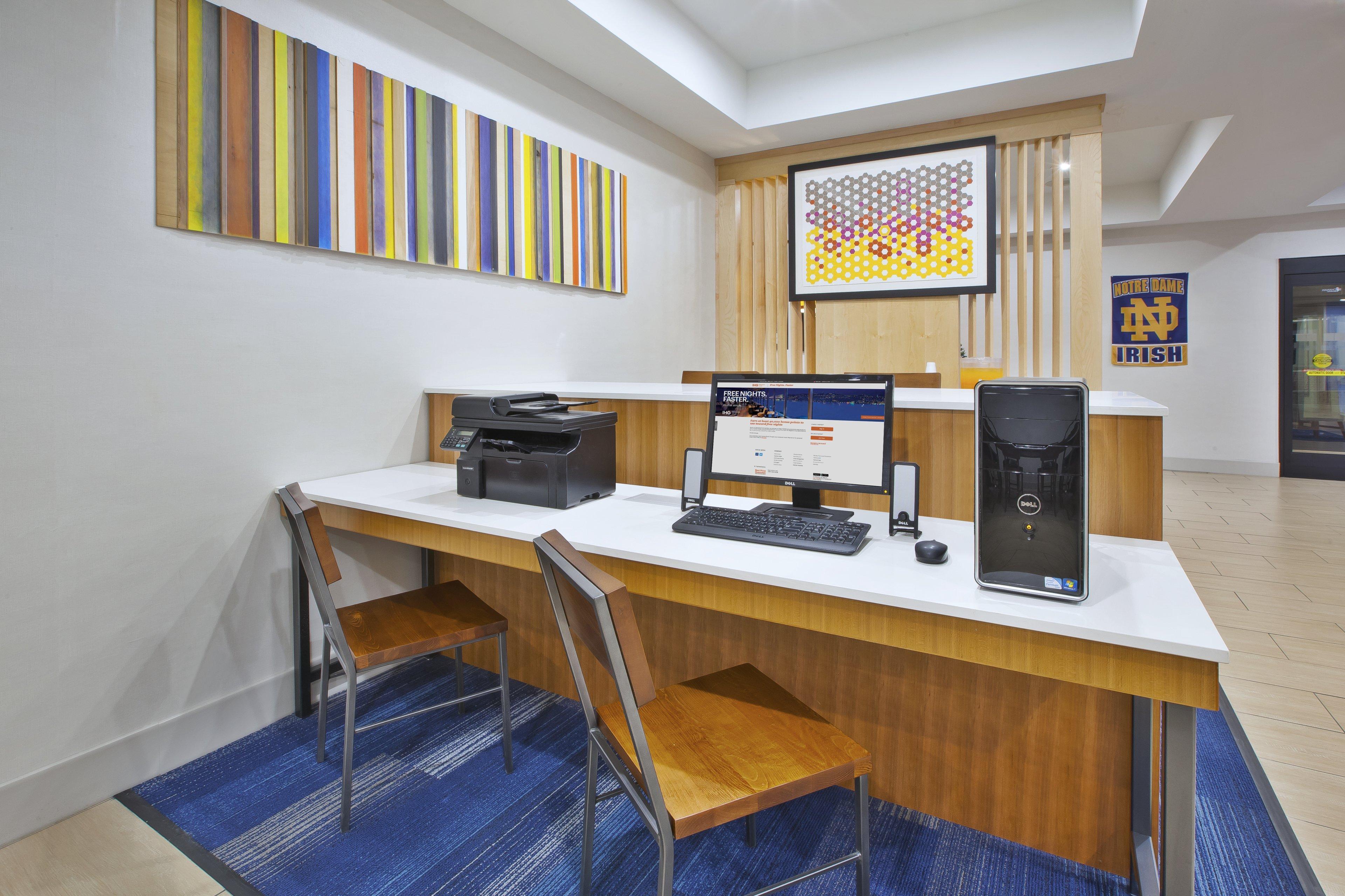 Holiday Inn Express Niles By Ihg Екстериор снимка