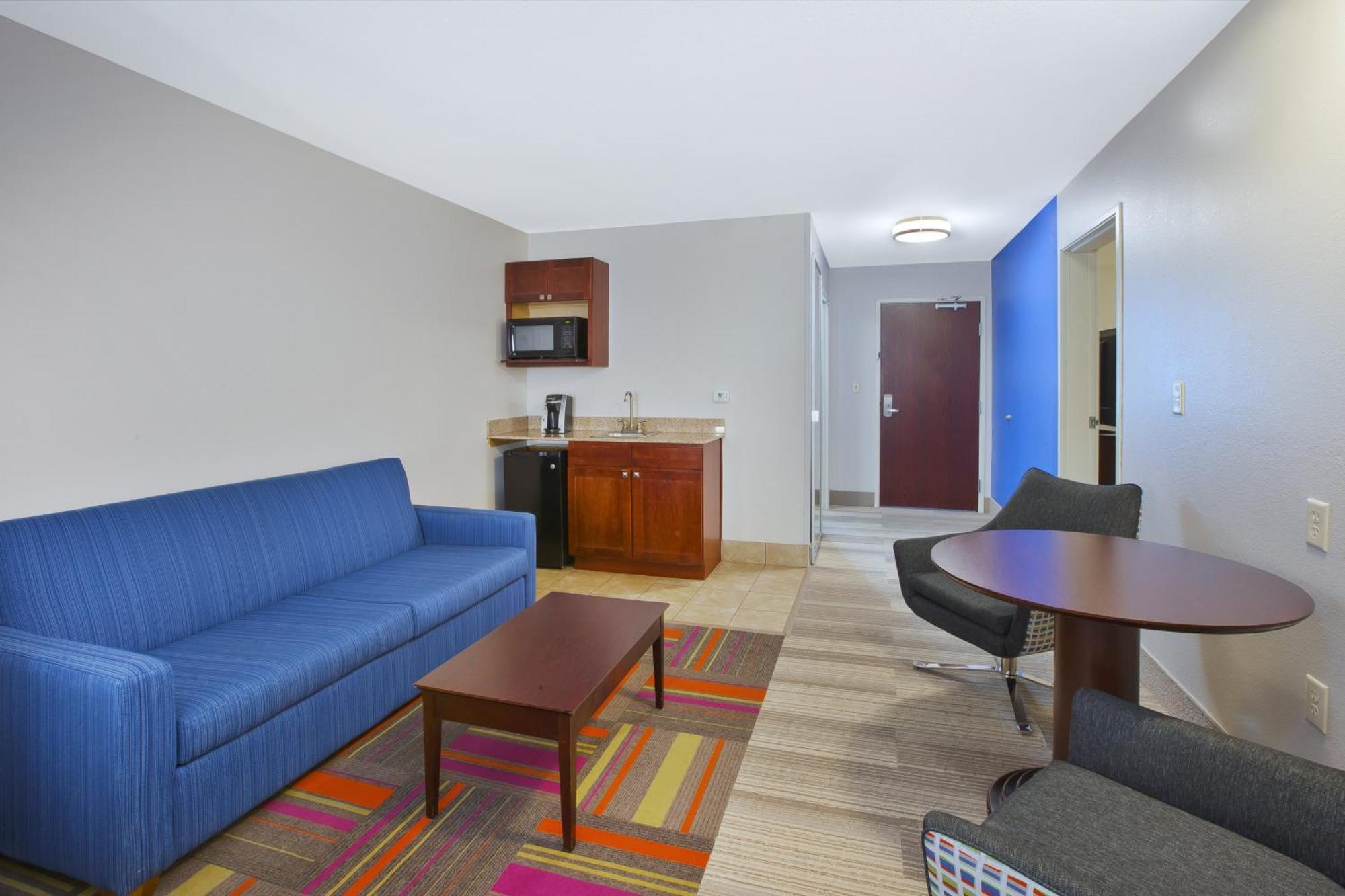 Holiday Inn Express Niles By Ihg Екстериор снимка