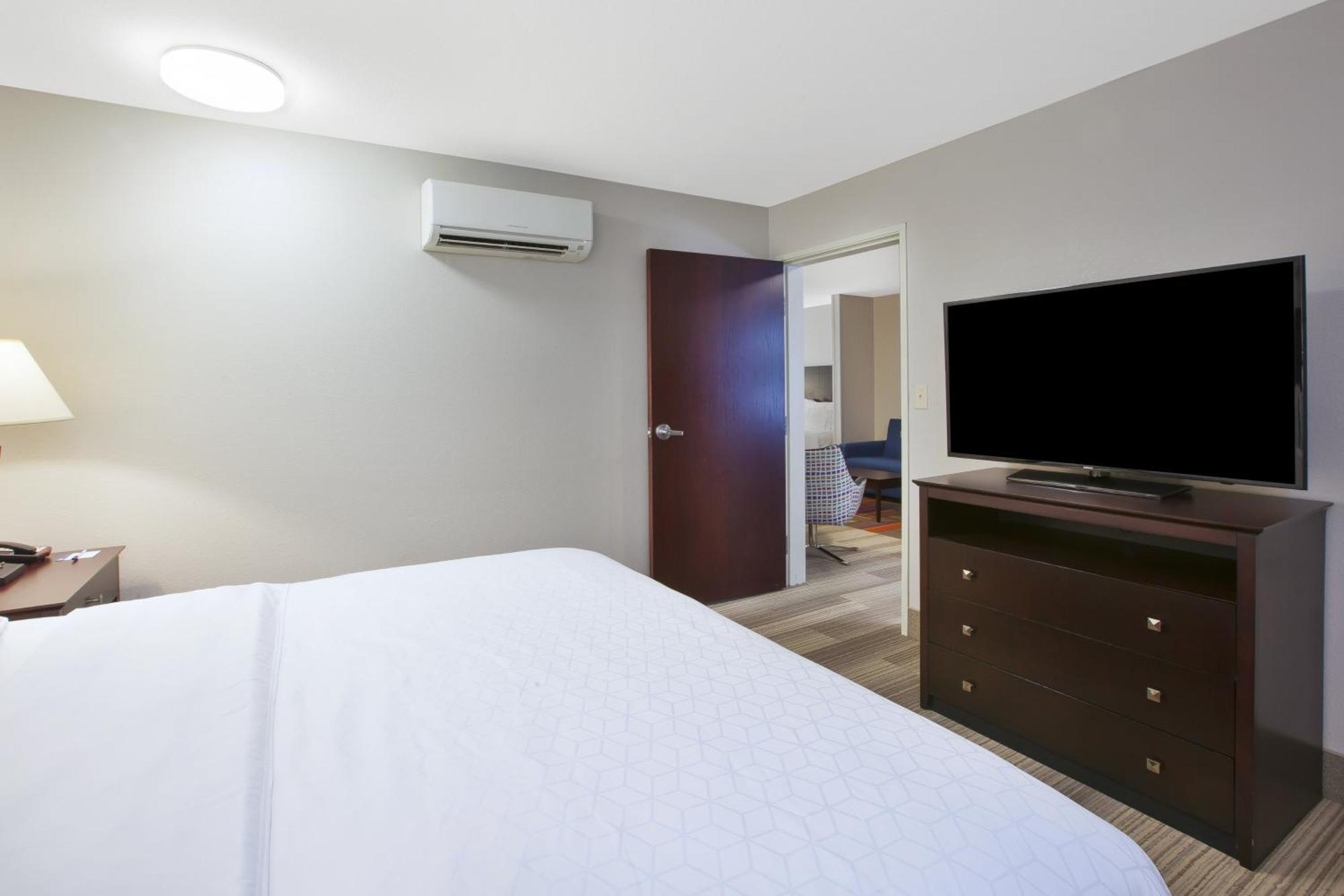 Holiday Inn Express Niles By Ihg Екстериор снимка