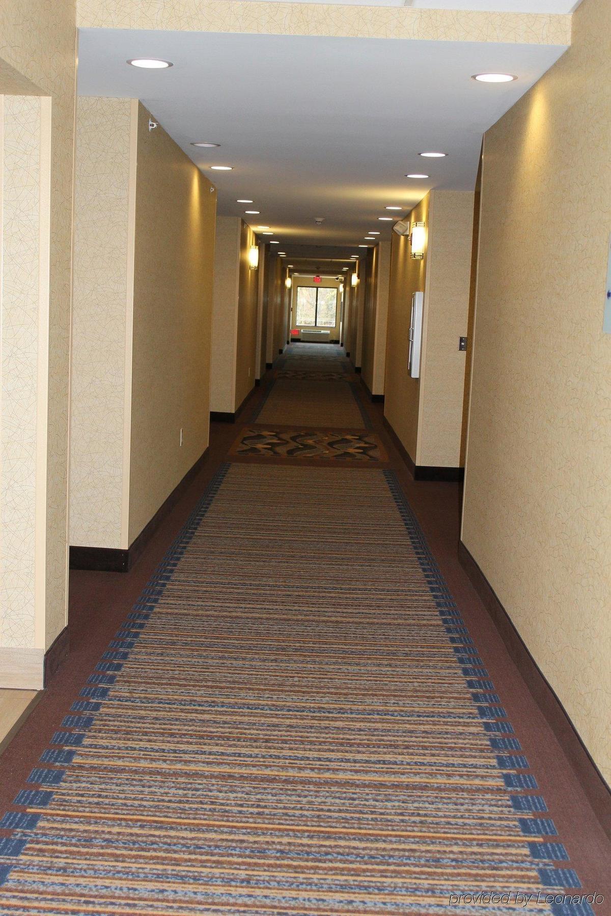 Holiday Inn Express Niles By Ihg Интериор снимка