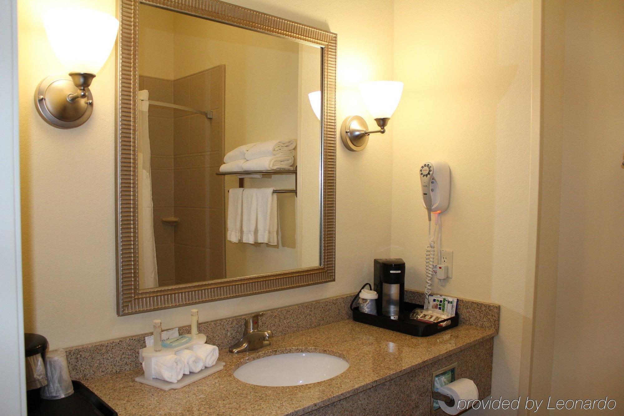 Holiday Inn Express Niles By Ihg Стая снимка