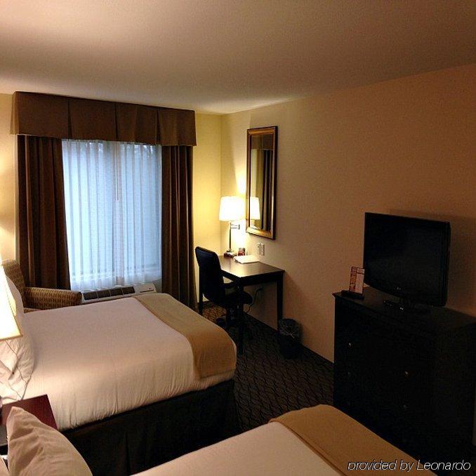 Holiday Inn Express Niles By Ihg Екстериор снимка