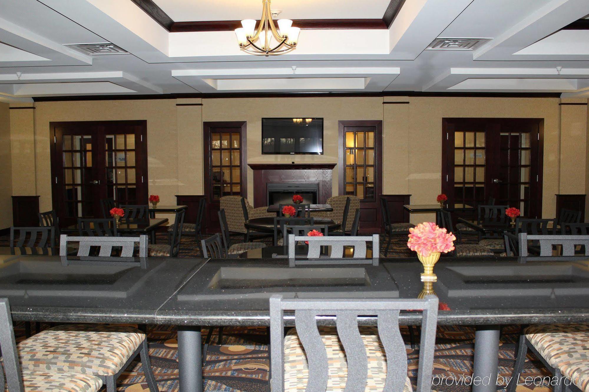 Holiday Inn Express Niles By Ihg Интериор снимка