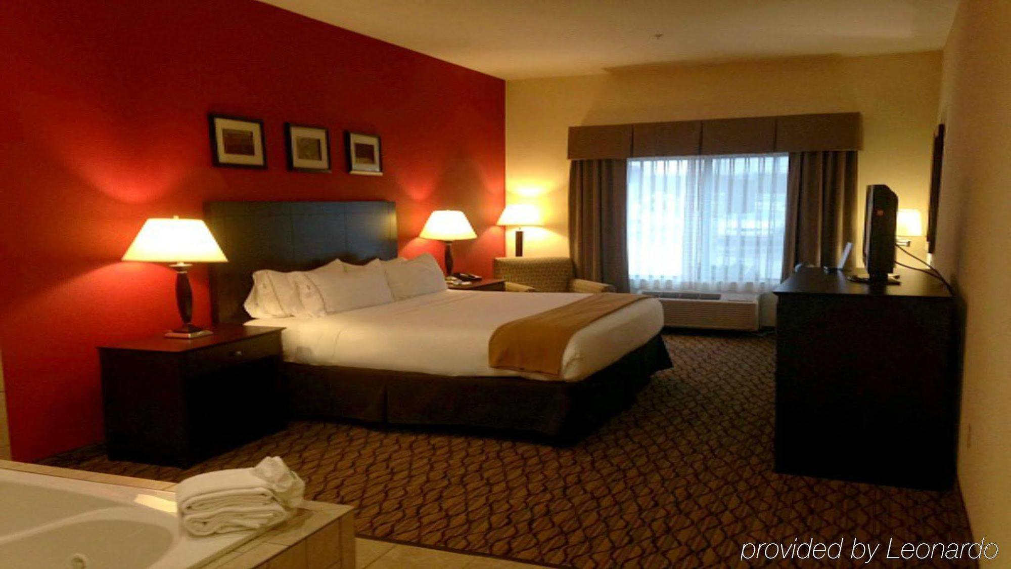 Holiday Inn Express Niles By Ihg Екстериор снимка
