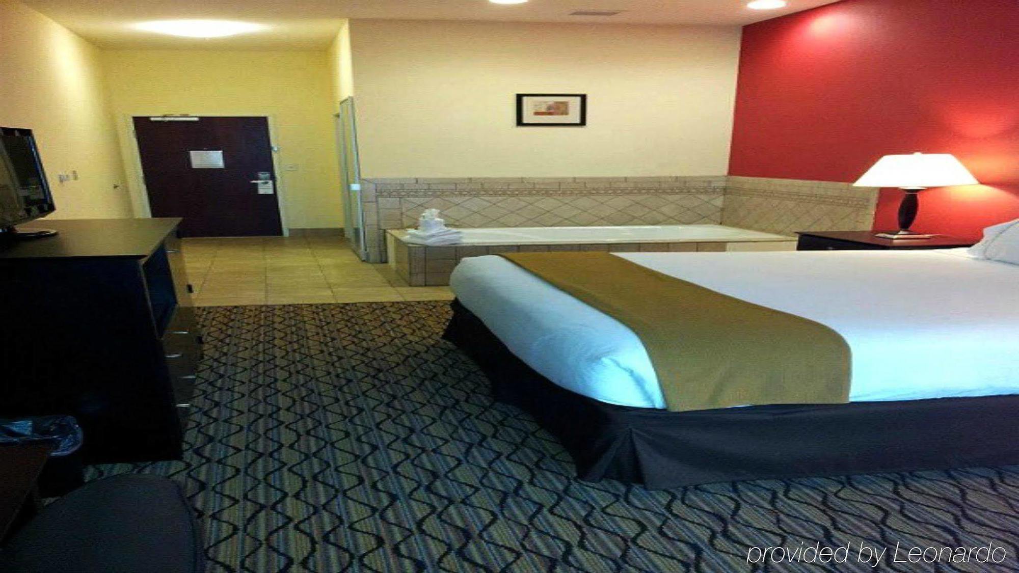Holiday Inn Express Niles By Ihg Екстериор снимка