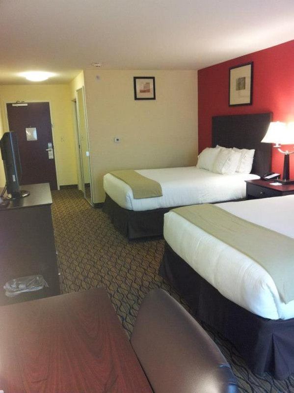 Holiday Inn Express Niles By Ihg Екстериор снимка